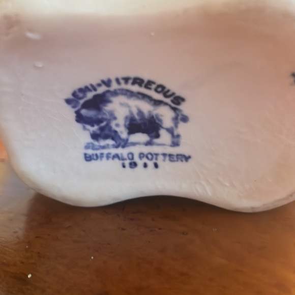 Buffalo pottery creamer.  In excellent vintage condition - Picture 3 of 3